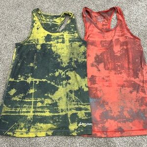 Lot of 2 livestrong tanks